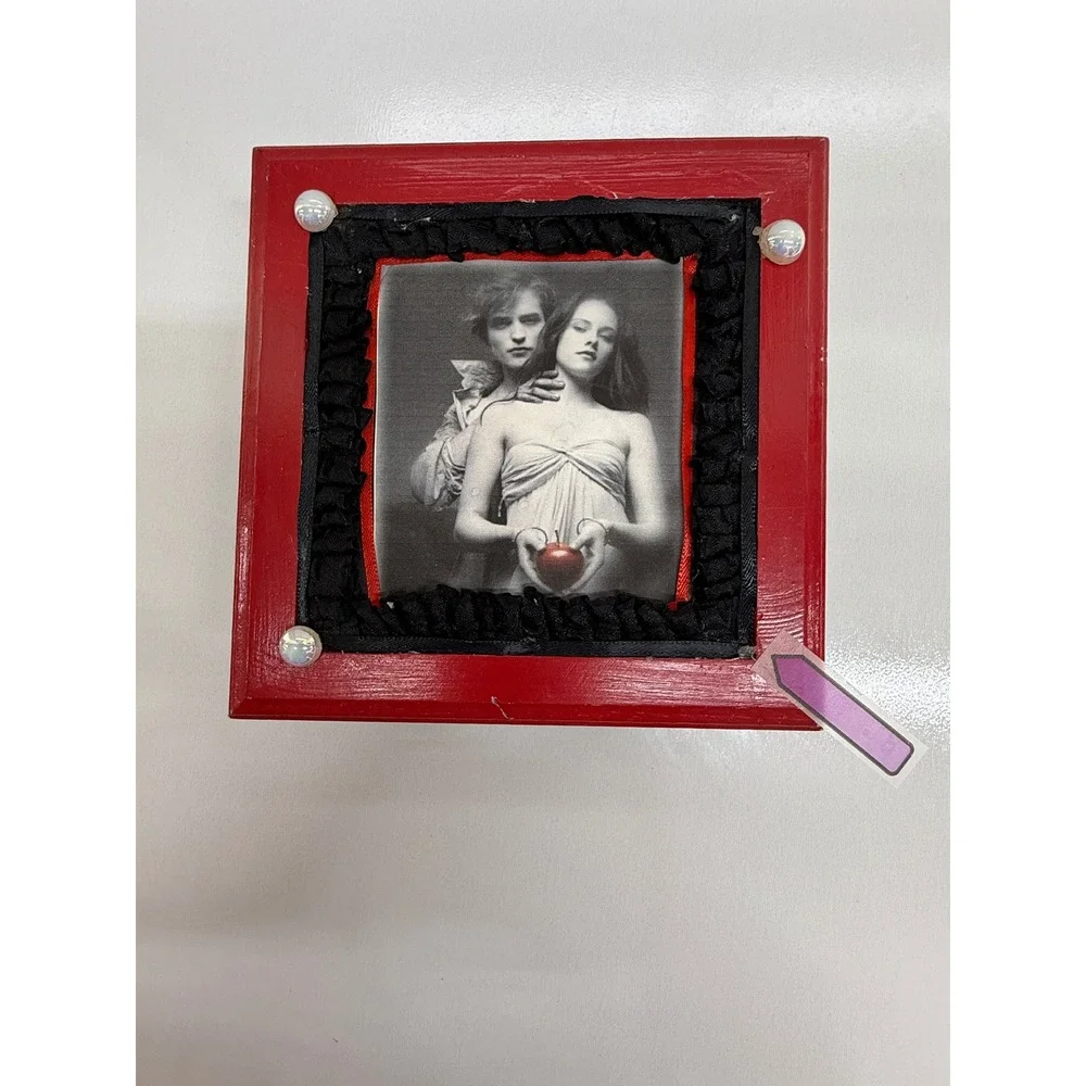 Twilight Saga Edward Bella Wooden Jewelry Trinket Box Red Black Gothic Decor 6x6